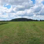 Surface infra-trisique (pré) et butte témoin de Buntsandstein (forêt)