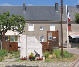 Les aménagements des « Chemins de mémoire » autour du monument commémoratif à Planchez (E. Chiffre, 2022)